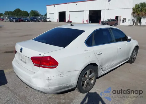 2013 Volkswagen Passat 2.5L Se z USA, uszkodzony, nr VIN 1VWBH7A37DC085262